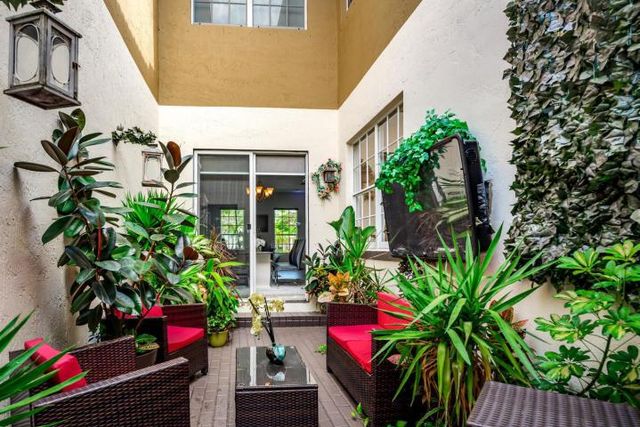 2502 NW 4th Street, Boynton Beach, FL 33426
