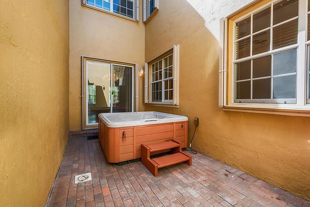 2502 NW 4th Street, Boynton Beach, FL 33426