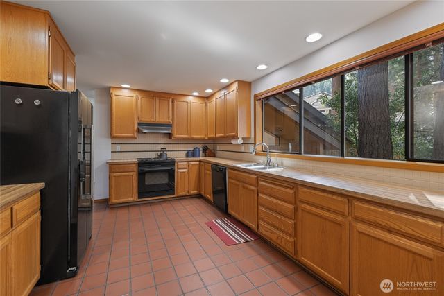 323 Keach Court, Steilacoom, WA 98388