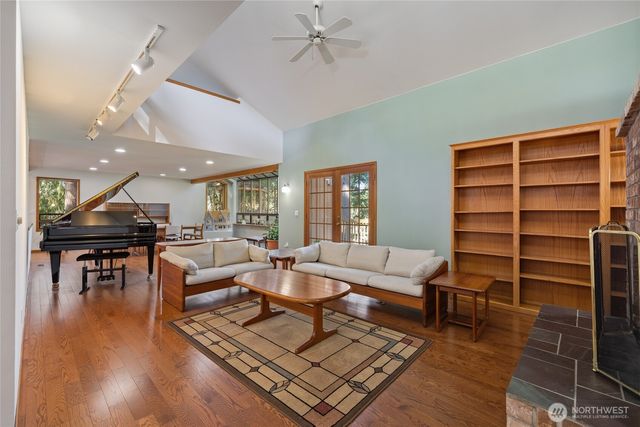 323 Keach Court, Steilacoom, WA 98388