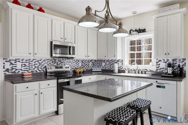775 Snead Rd, Manakin Sabot, VA 23103