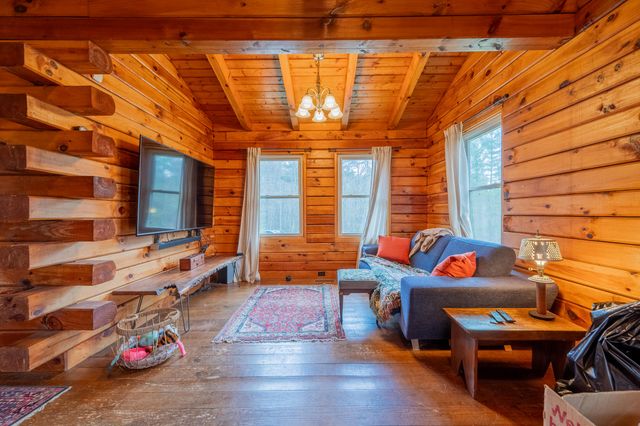 183 Pine Mountain RD NE, Floyd, VA 24091