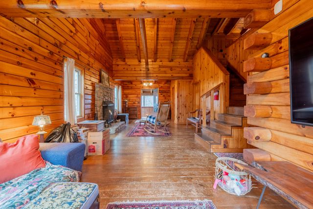 183 Pine Mountain RD NE, Floyd, VA 24091