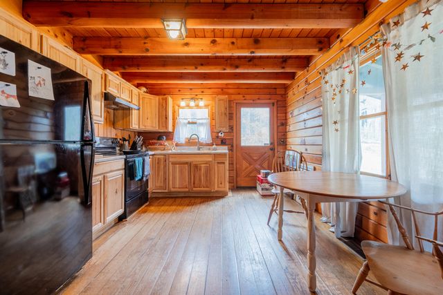 183 Pine Mountain RD NE, Floyd, VA 24091