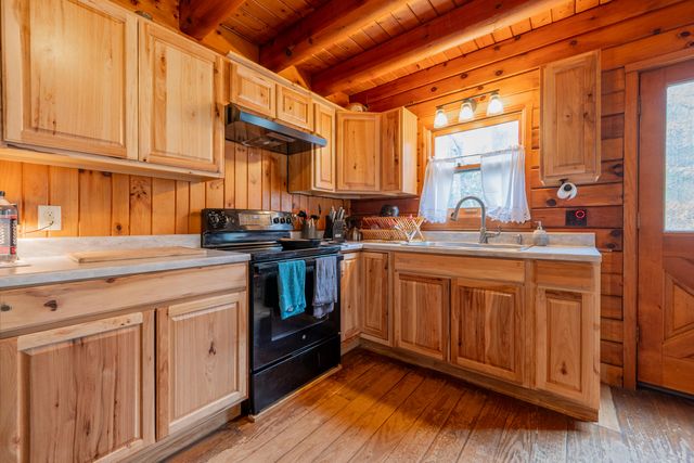183 Pine Mountain RD NE, Floyd, VA 24091