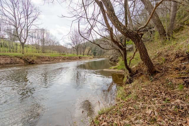 183 Pine Mountain RD NE, Floyd, VA 24091