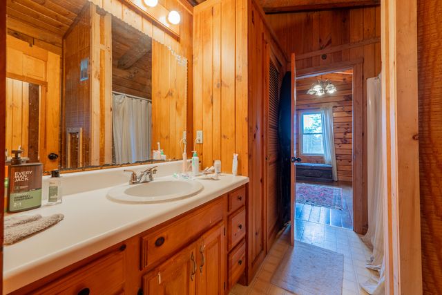183 Pine Mountain RD NE, Floyd, VA 24091