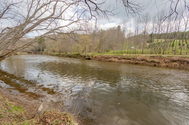 183 Pine Mountain RD NE, Floyd, VA 24091