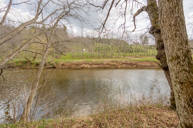 183 Pine Mountain RD NE, Floyd, VA 24091