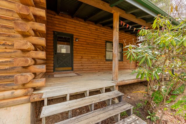 183 Pine Mountain RD NE, Floyd, VA 24091