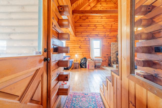 183 Pine Mountain RD NE, Floyd, VA 24091