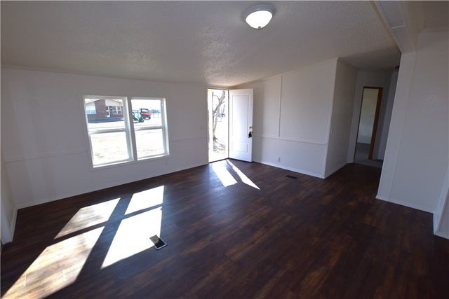 413 W Willow Street, Stilwell, OK 74960