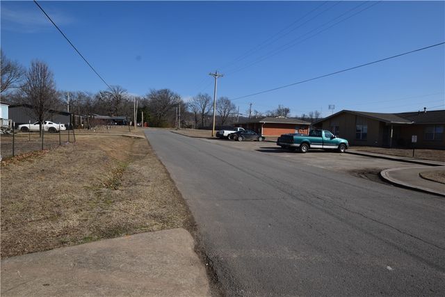 413 W Willow Street, Stilwell, OK 74960