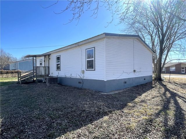 413 W Willow Street, Stilwell, OK 74960