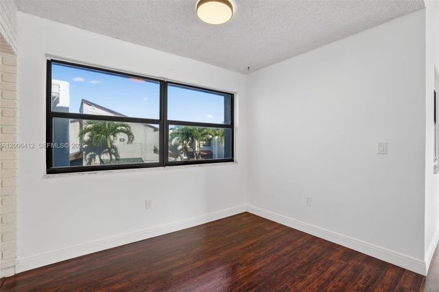 10302 NW 9th St Cir 204, Miami, FL 33172