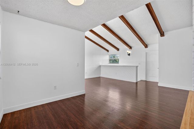 10302 NW 9th St Cir 204, Miami, FL 33172