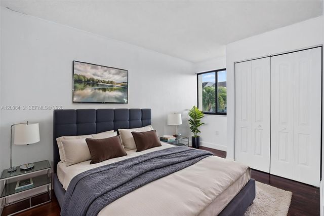 10302 NW 9th St Cir 204, Miami, FL 33172