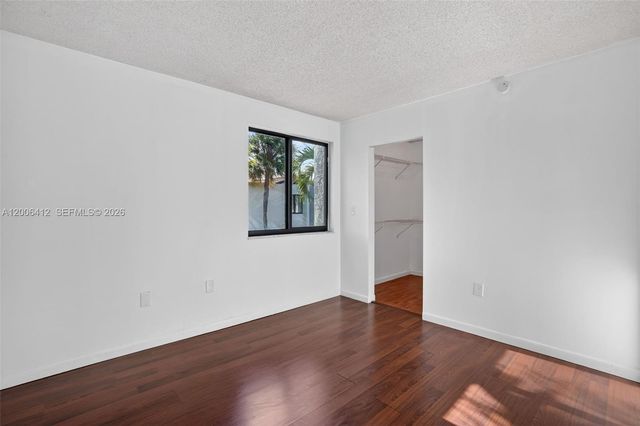 10302 NW 9th St Cir 204, Miami, FL 33172