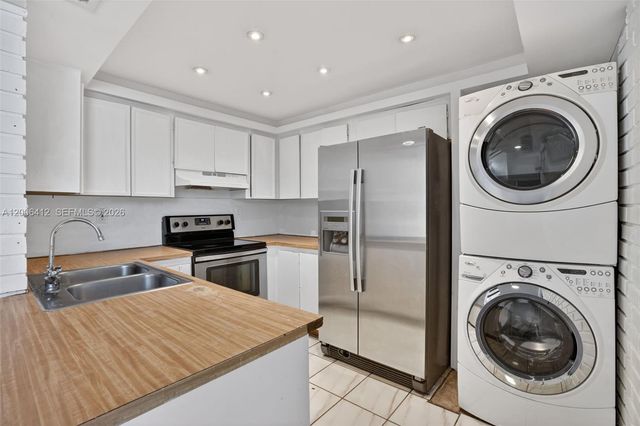 10302 NW 9th St Cir 204, Miami, FL 33172