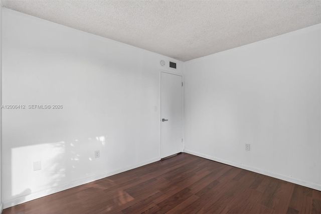 10302 NW 9th St Cir 204, Miami, FL 33172