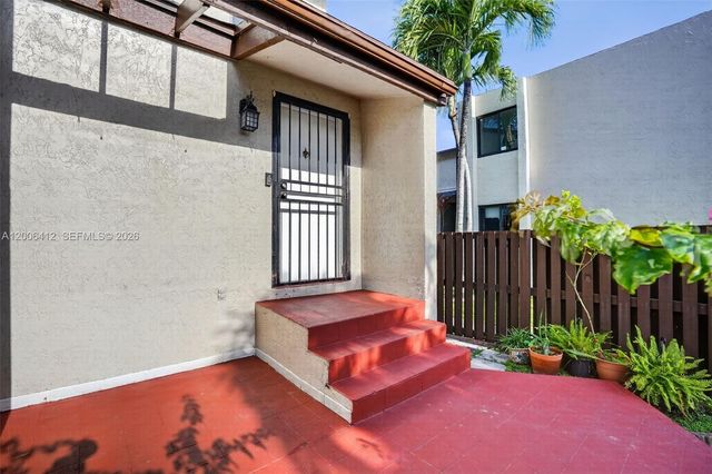 10302 NW 9th St Cir 204, Miami, FL 33172