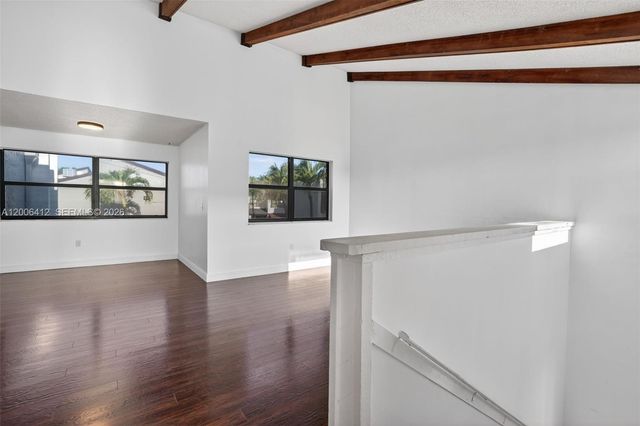 10302 NW 9th St Cir 204, Miami, FL 33172