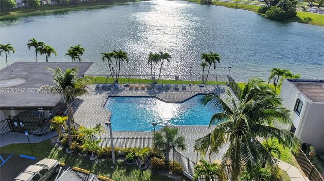 10302 NW 9th St Cir 204, Miami, FL 33172