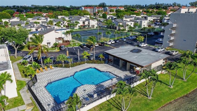 10302 NW 9th St Cir 204, Miami, FL 33172