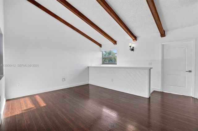 10302 NW 9th St Cir 204, Miami, FL 33172