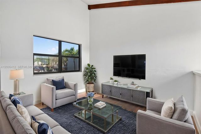 10302 NW 9th St Cir 204, Miami, FL 33172