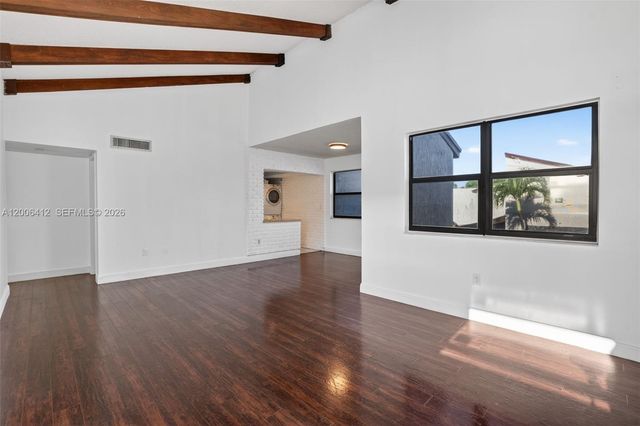 10302 NW 9th St Cir 204, Miami, FL 33172