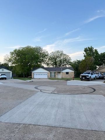 1702 Santa Clara Court, Grand Prairie, TX 75051