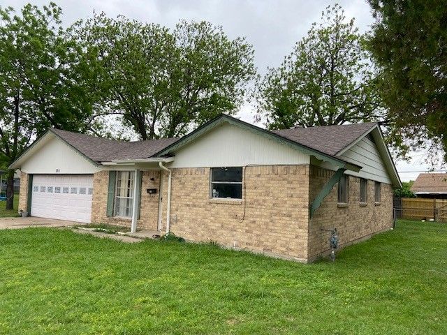 1702 Santa Clara Court, Grand Prairie, TX 75051