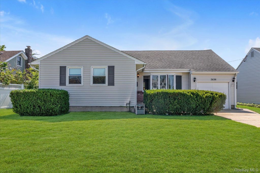 3636 Farmranch Road S, Bethpage, NY 11714 — exterior