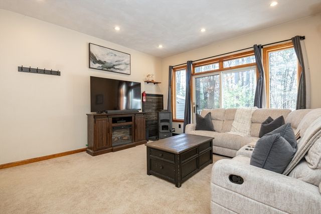 905 Sherwood Forest Ln. 905, Saugus, MA 01906