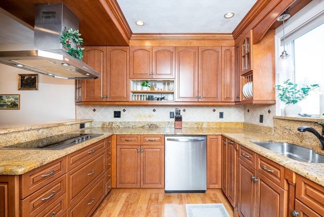 905 Sherwood Forest Ln. 905, Saugus, MA 01906