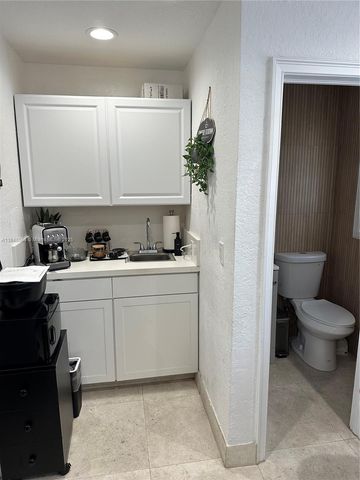 Coral Gables SW Bird Road, Miami, FL 33155