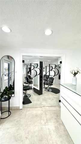 Coral Gables SW Bird Road, Miami, FL 33155