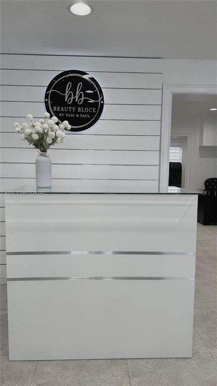 Coral Gables SW Bird Road, Miami, FL 33155