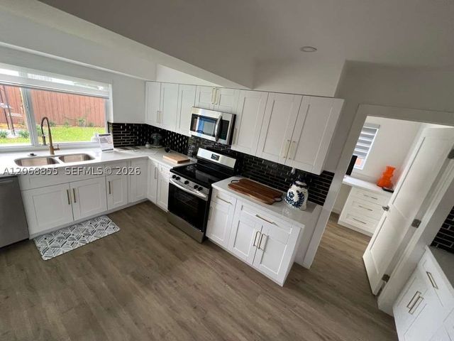 6220 NW 19th St, Sunrise, FL 33313