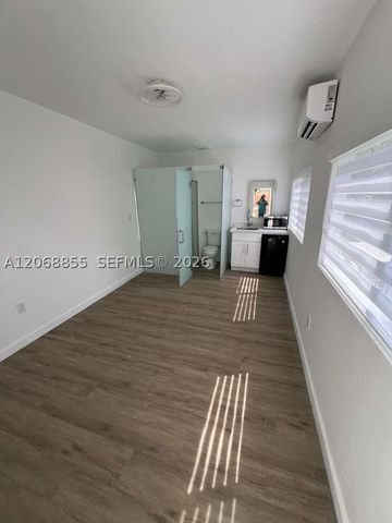 6220 NW 19th St, Sunrise, FL 33313