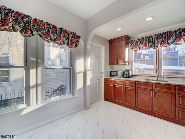 24 White Ter, Newark City, NJ 07108