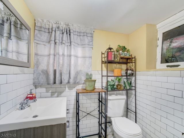 24 White Ter, Newark City, NJ 07108