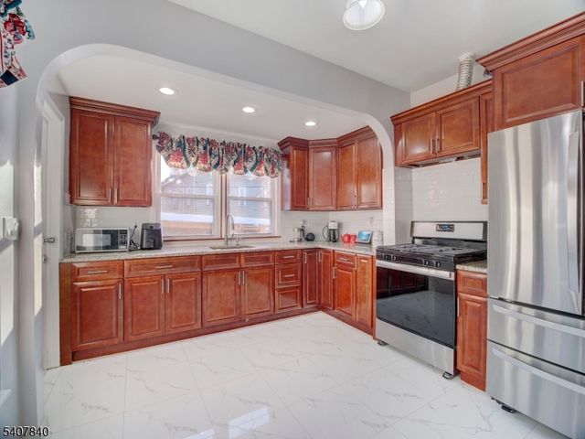 24 White Ter, Newark City, NJ 07108