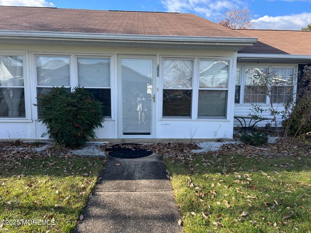 1236B Hamilton Court, Lakewood, NJ 08701