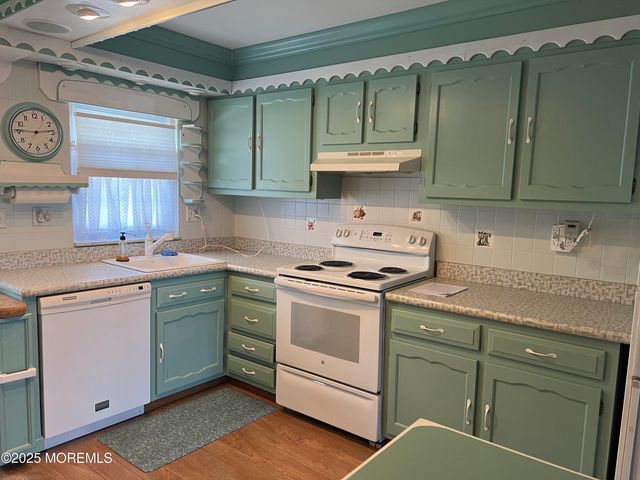 1236B Hamilton Court, Lakewood, NJ 08701