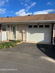 1236B Hamilton Court, Lakewood, NJ 08701