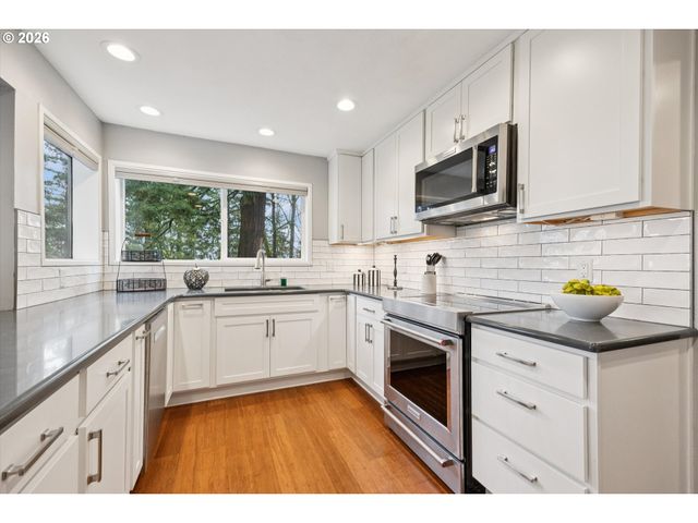 48 EAGLE CREST Dr 5F, Lake Oswego, OR 97035