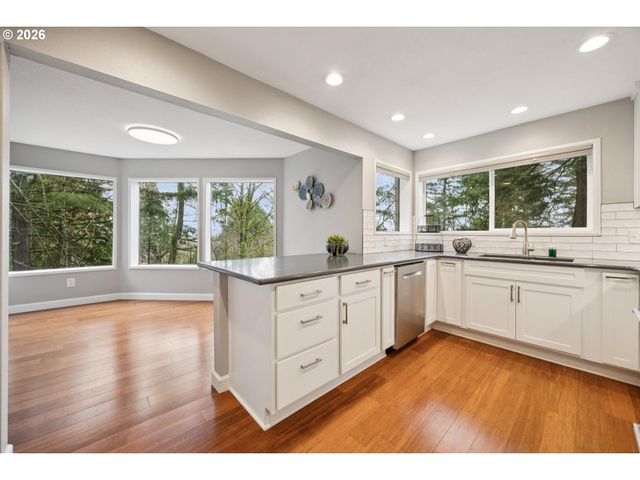 48 EAGLE CREST Dr 5F, Lake Oswego, OR 97035