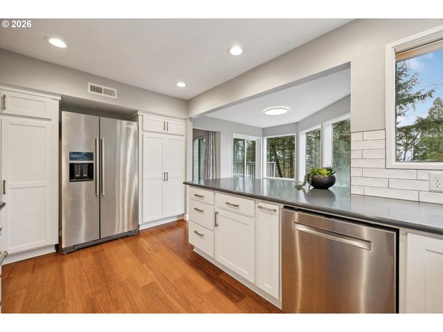 48 EAGLE CREST Dr 5F, Lake Oswego, OR 97035